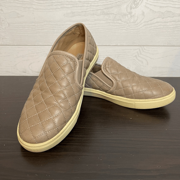 Steve Madden “Ecentrcq” tan quilted slip on sneakers  Size 8.5 - Picture 2 of 7
